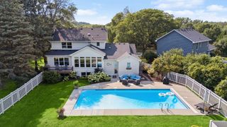 210 Piedmont Court, Chanhassen, MN 55317