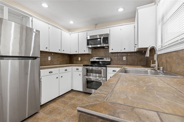 211 N Highland Street, Harrison, AR 72601