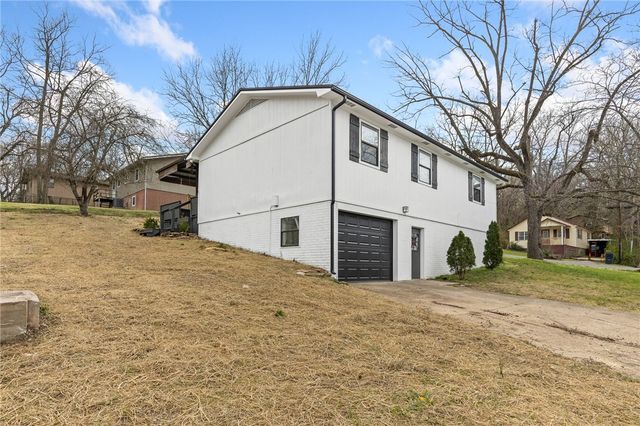 211 N Highland Street, Harrison, AR 72601