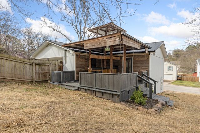 211 N Highland Street, Harrison, AR 72601