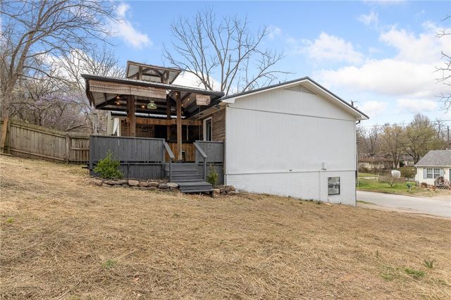 211 N Highland Street, Harrison, AR 72601