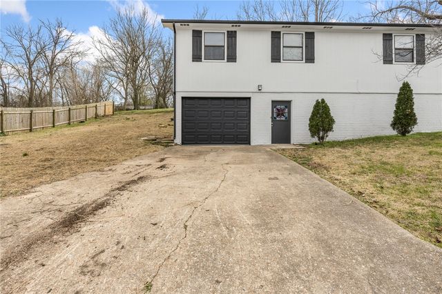 211 N Highland Street, Harrison, AR 72601