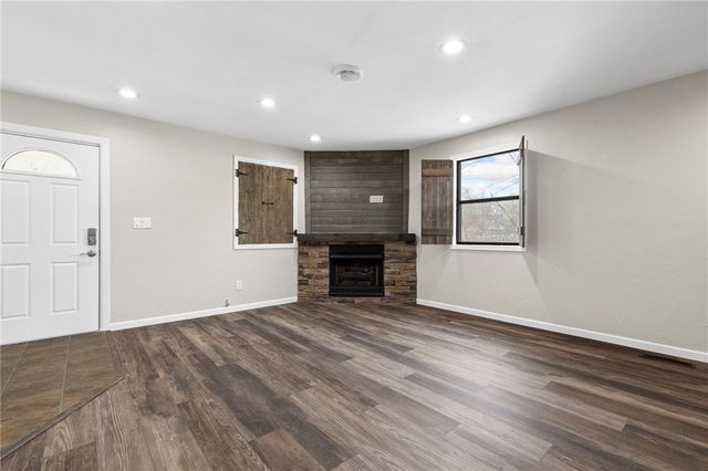 211 N Highland Street, Harrison, AR 72601