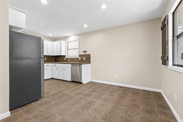 211 N Highland Street, Harrison, AR 72601