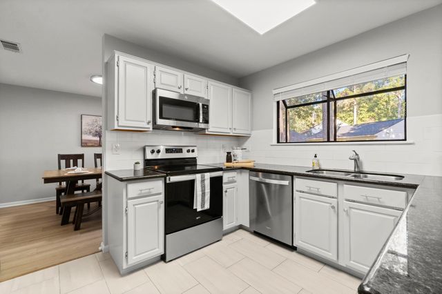 105 Eagle Rock Circle, The Woodlands, TX 77381