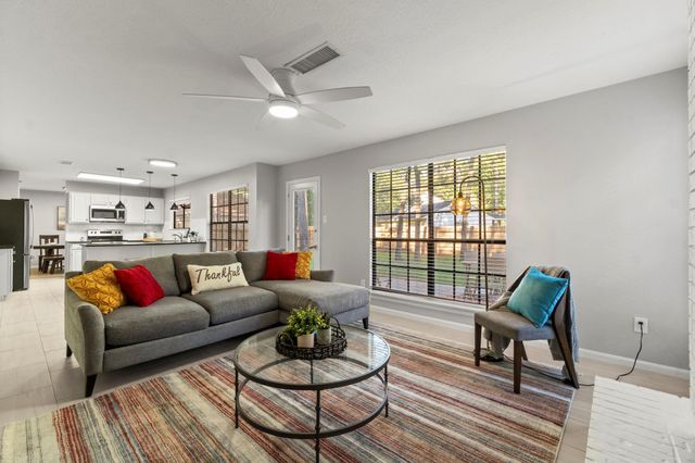 105 Eagle Rock Circle, The Woodlands, TX 77381