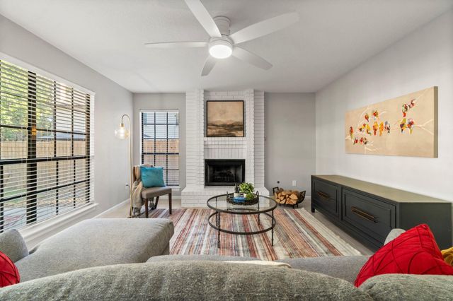 105 Eagle Rock Circle, The Woodlands, TX 77381