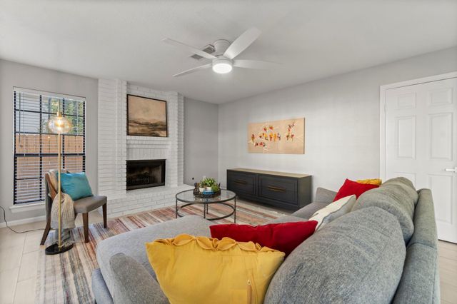 105 Eagle Rock Circle, The Woodlands, TX 77381