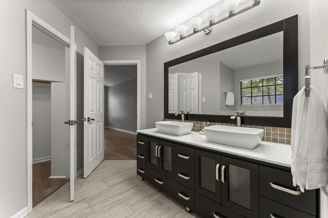 105 Eagle Rock Circle, The Woodlands, TX 77381