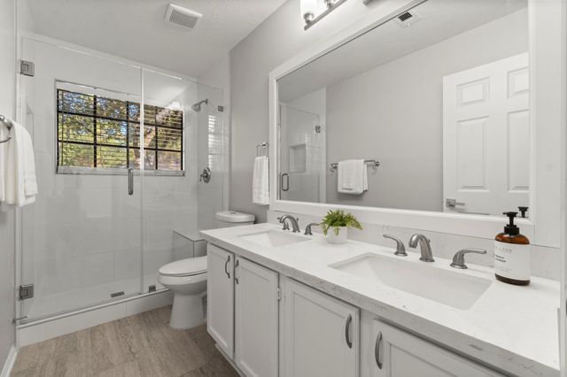 105 Eagle Rock Circle, The Woodlands, TX 77381