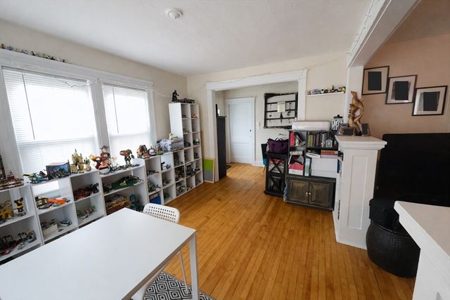328 Brooks St, Worcester, MA 01606