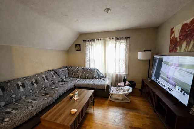 328 Brooks St, Worcester, MA 01606