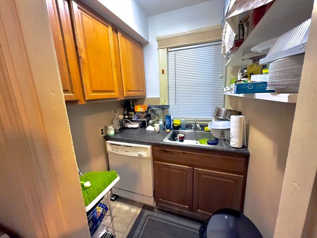 328 Brooks St, Worcester, MA 01606