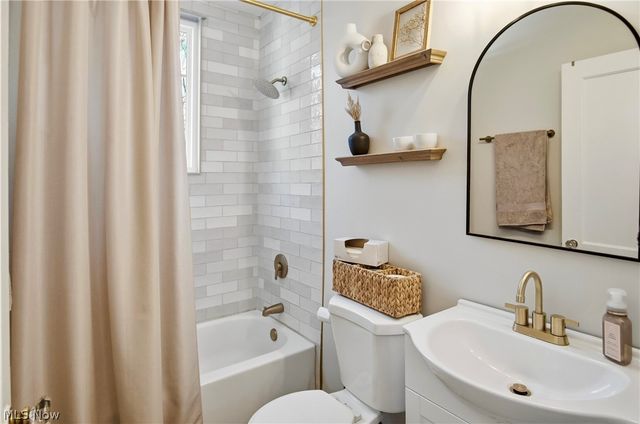 1049 Charles Street, Zanesville, OH 43701