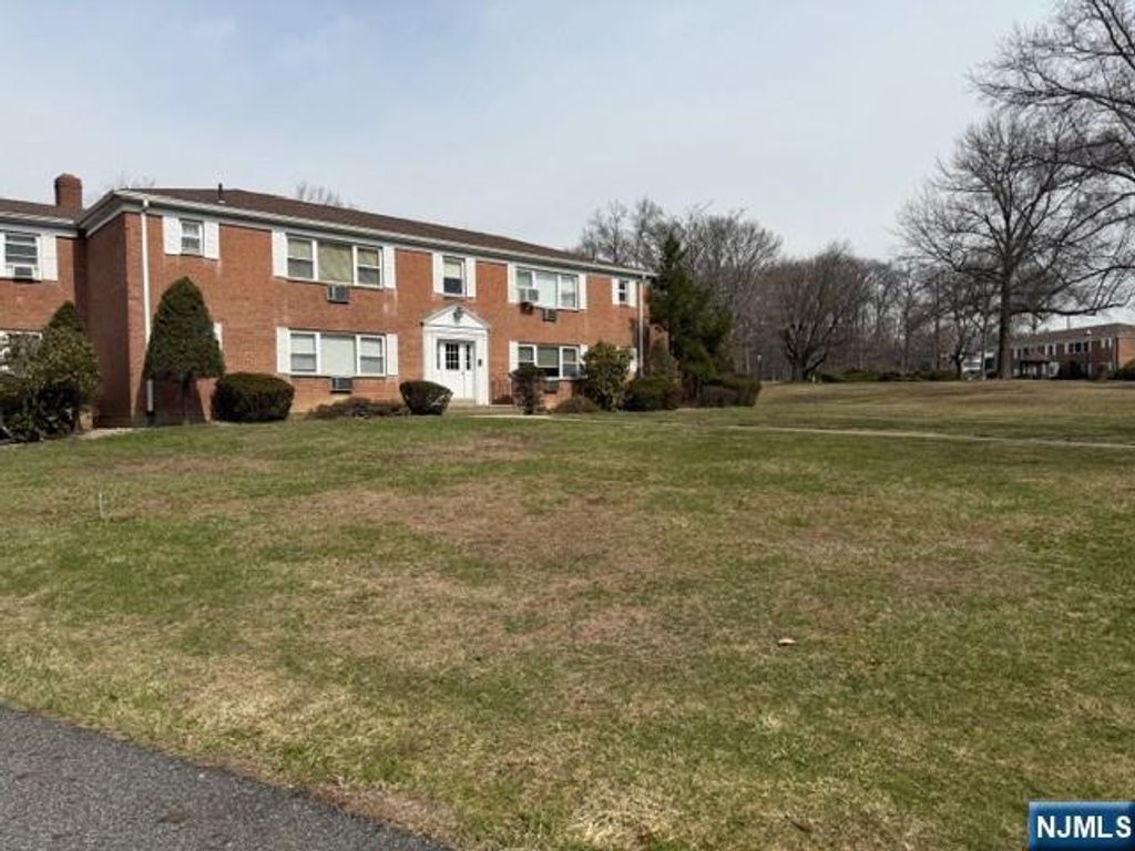2 Rustic Circle A, Montvale, NJ 07645