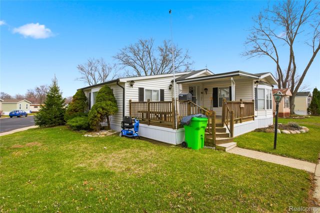 25716 Jackson St, Novi, MI 48375