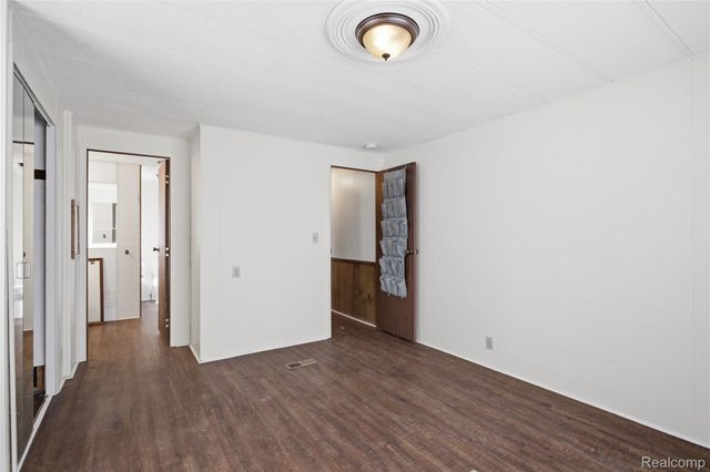 25716 Jackson St, Novi, MI 48375