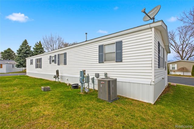 25716 Jackson St, Novi, MI 48375