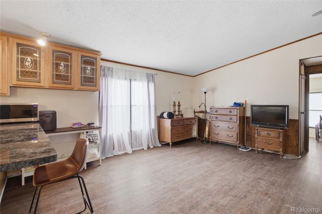 25716 Jackson St, Novi, MI 48375