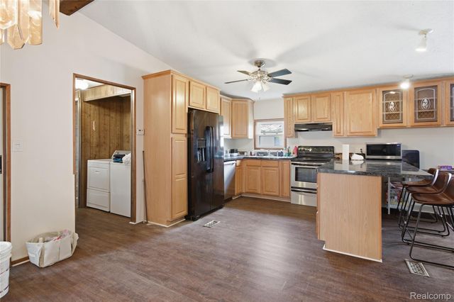 25716 Jackson St, Novi, MI 48375