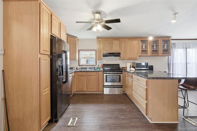 25716 Jackson St, Novi, MI 48375