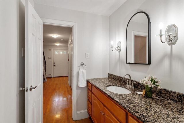 10 Lancaster Place, Andover, MA 01810