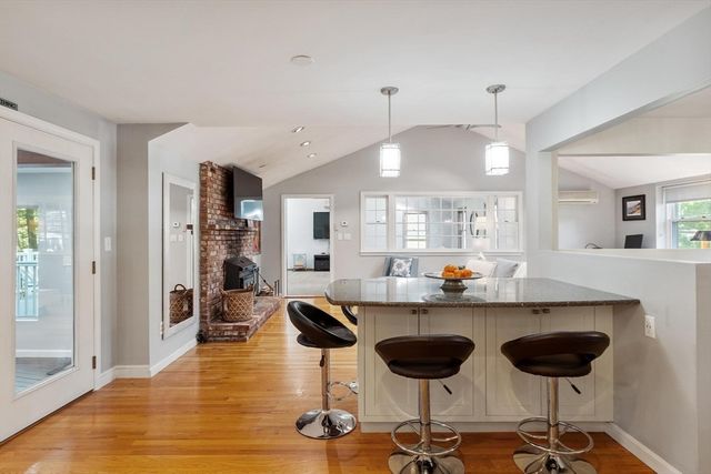 10 Lancaster Place, Andover, MA 01810