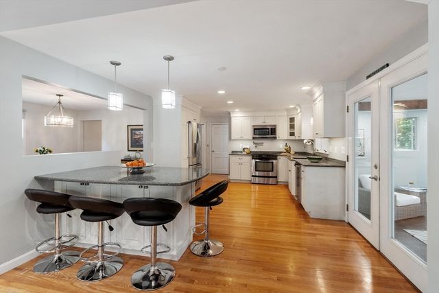 10 Lancaster Place, Andover, MA 01810