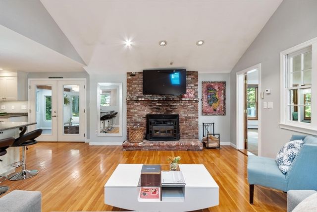 10 Lancaster Place, Andover, MA 01810