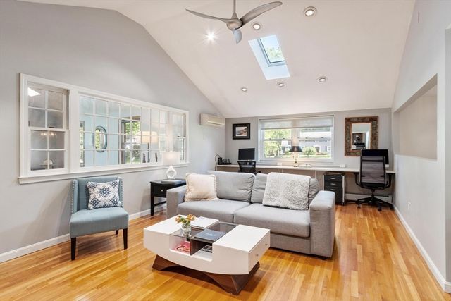 10 Lancaster Place, Andover, MA 01810