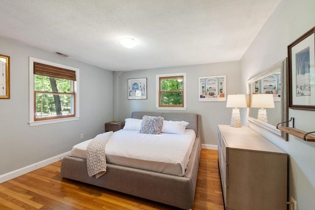 10 Lancaster Place, Andover, MA 01810