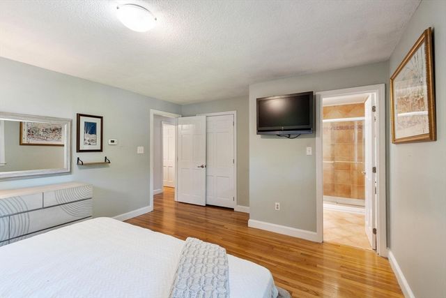 10 Lancaster Place, Andover, MA 01810