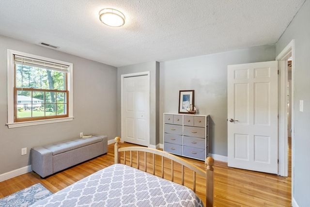 10 Lancaster Place, Andover, MA 01810