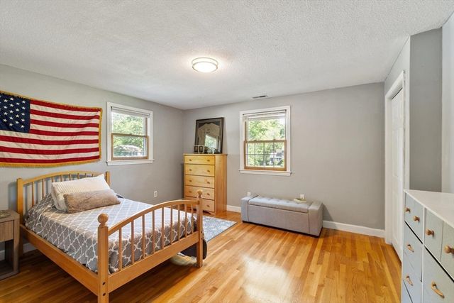 10 Lancaster Place, Andover, MA 01810