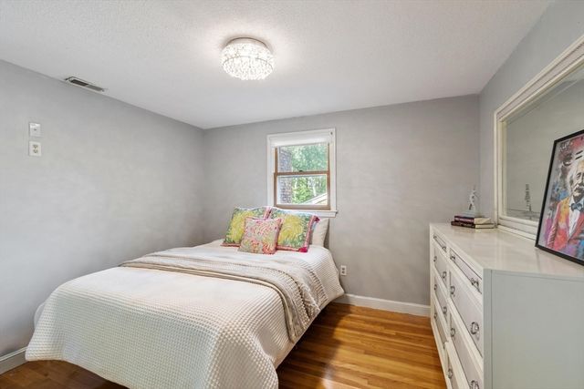 10 Lancaster Place, Andover, MA 01810