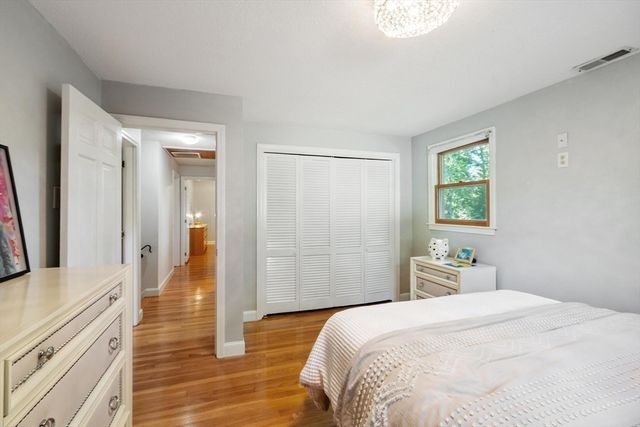 10 Lancaster Place, Andover, MA 01810