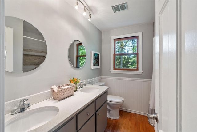 10 Lancaster Place, Andover, MA 01810