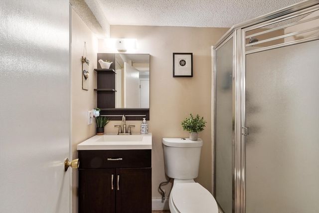 10 Lancaster Place, Andover, MA 01810