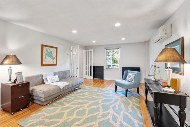 10 Lancaster Place, Andover, MA 01810