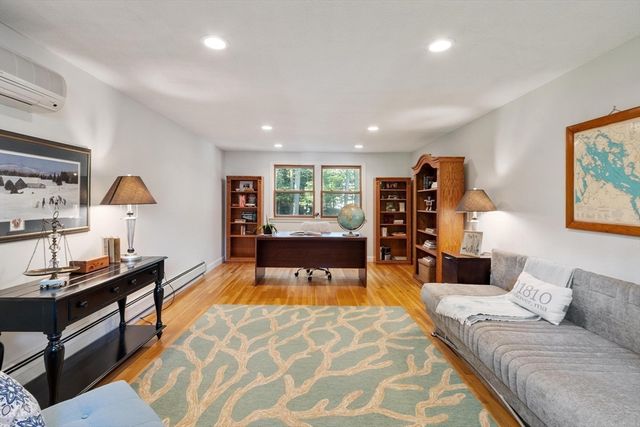 10 Lancaster Place, Andover, MA 01810