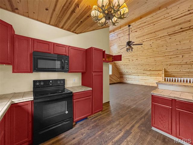 144 Woodlake Lane, Troy, MO 63379