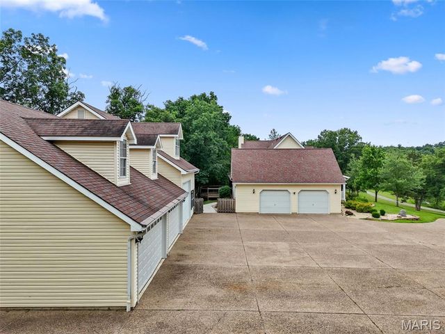 144 Woodlake Lane, Troy, MO 63379