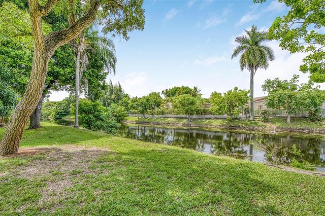 709 Gardens Drive 101, Pompano Beach, FL 33069