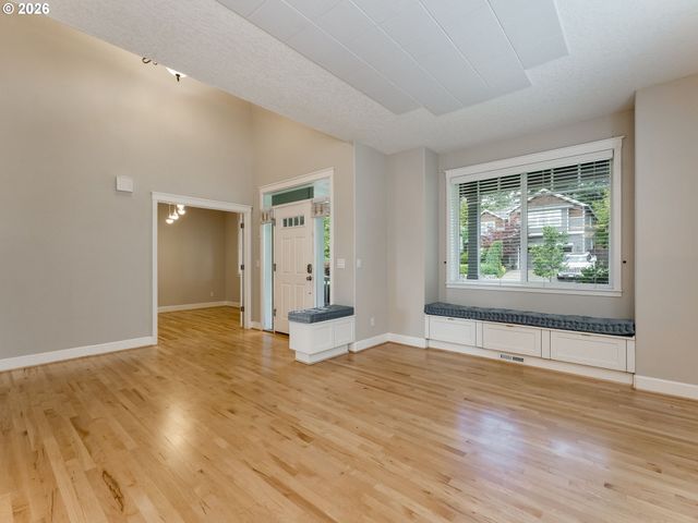 2507 CRESTVIEW Dr, West Linn, OR 97068