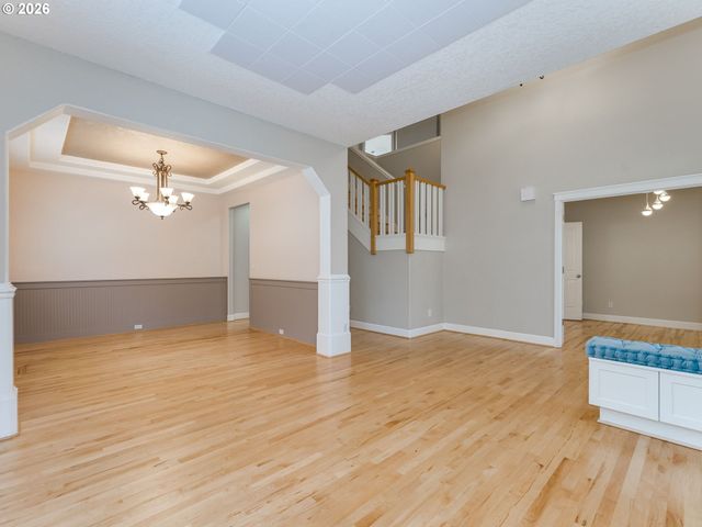 2507 CRESTVIEW Dr, West Linn, OR 97068