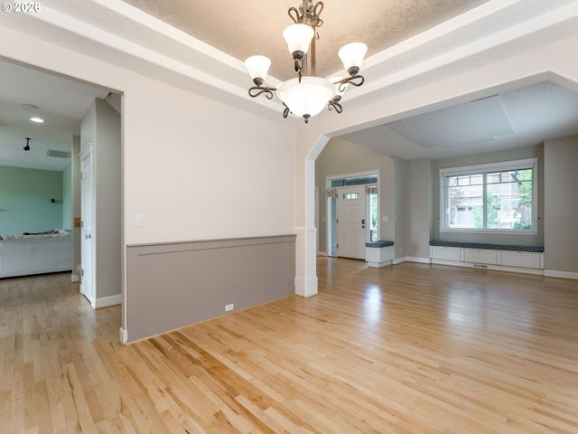 2507 CRESTVIEW Dr, West Linn, OR 97068