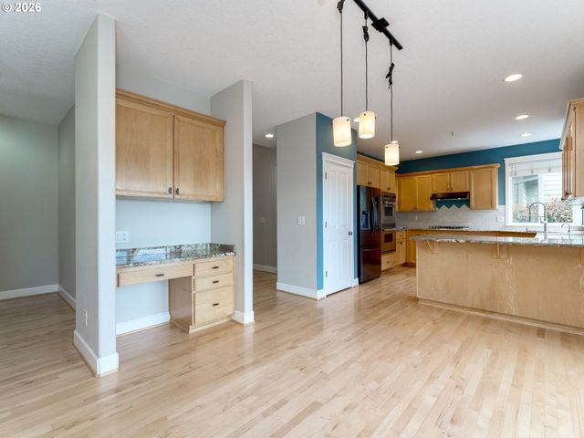 2507 CRESTVIEW Dr, West Linn, OR 97068