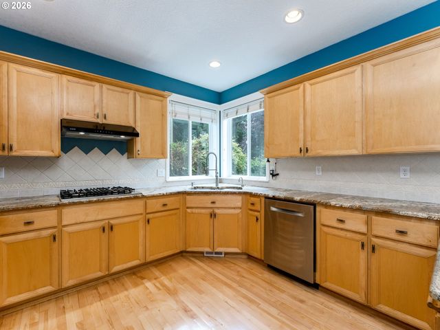 2507 CRESTVIEW Dr, West Linn, OR 97068