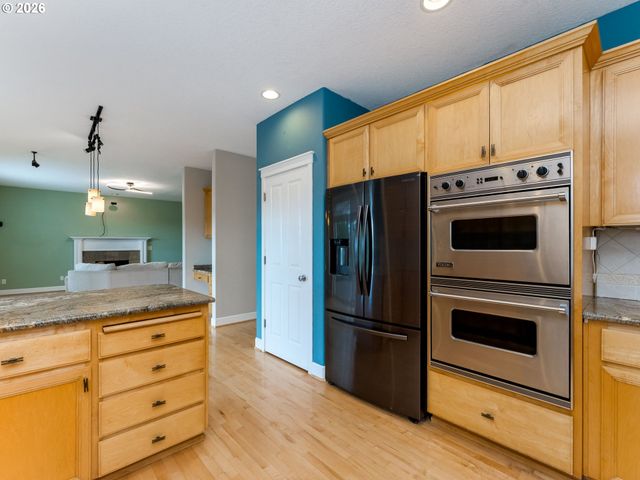 2507 CRESTVIEW Dr, West Linn, OR 97068