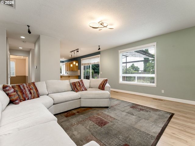 2507 CRESTVIEW Dr, West Linn, OR 97068